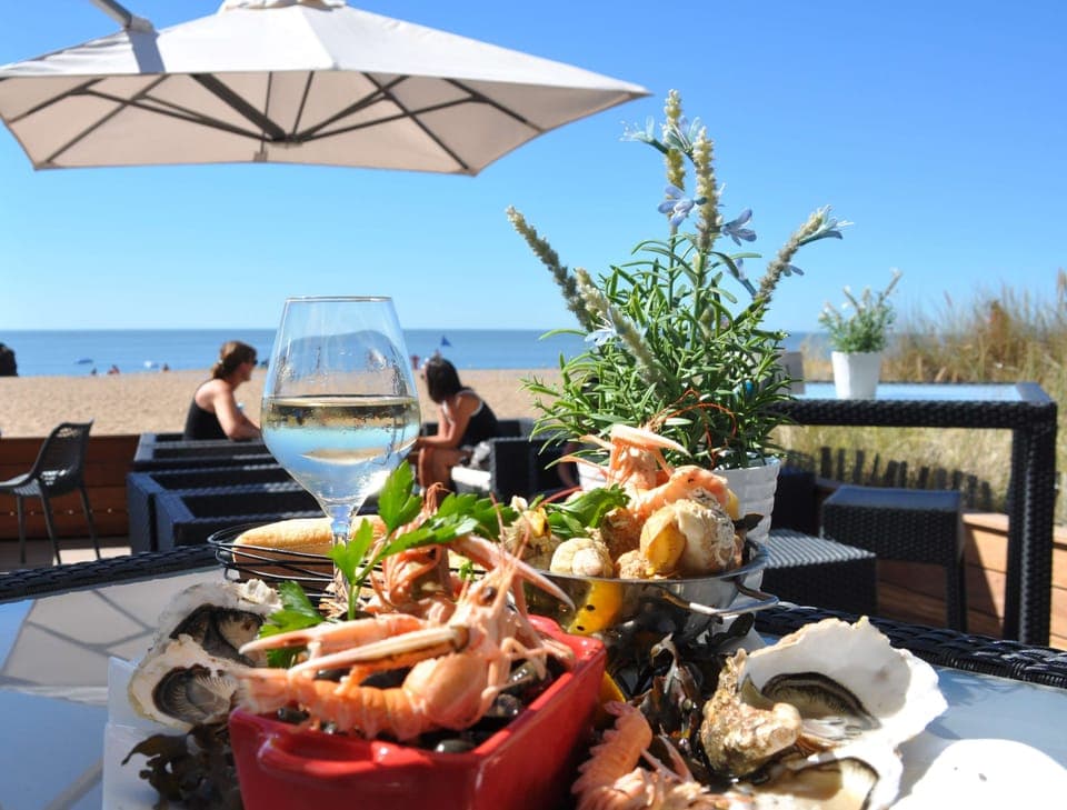 Breakfast, lunch and dinner served