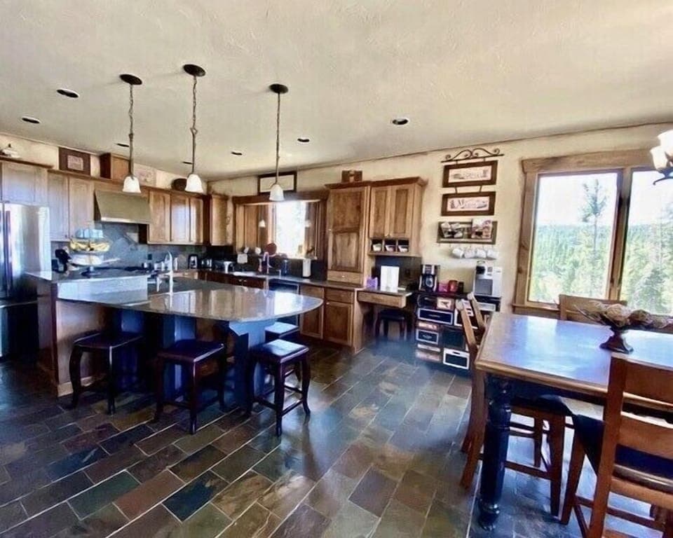Large Kitchen 