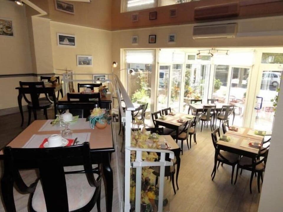 Daily buffet breakfast (EUR 9.00 per person)