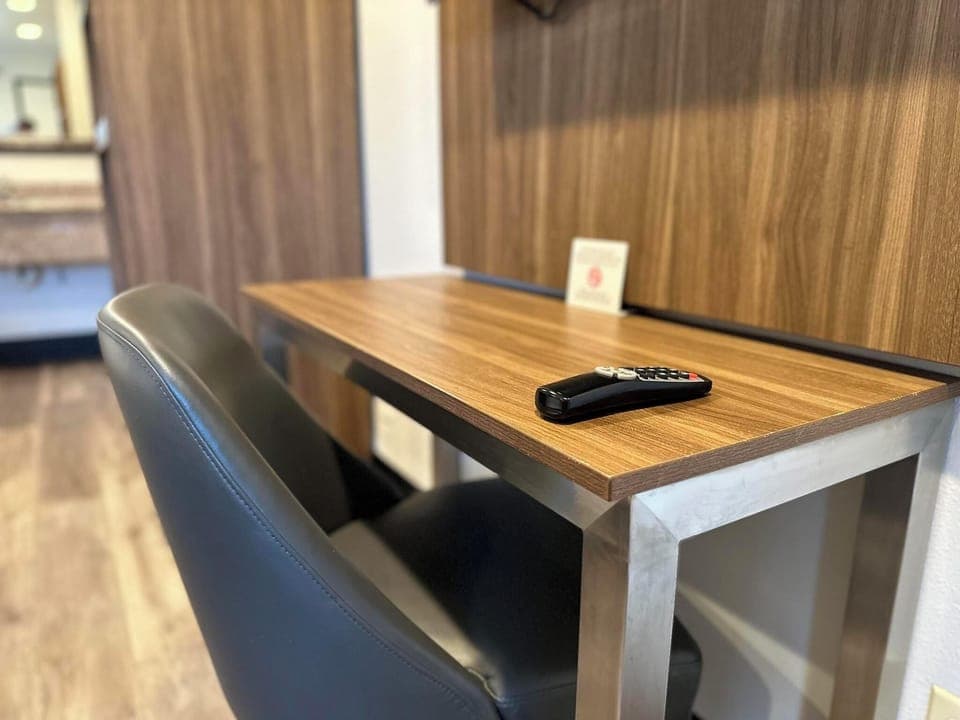 Standard Room, 1 King Bed, Non Smoking, Refrigerator & Microwave | Desk, laptop workspace, iron/ironing board, free wired internet