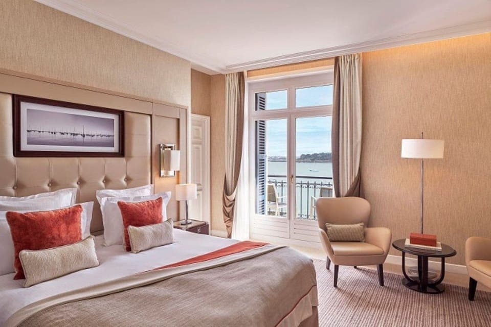 Premium bedding, pillowtop beds, minibar, in-room safe