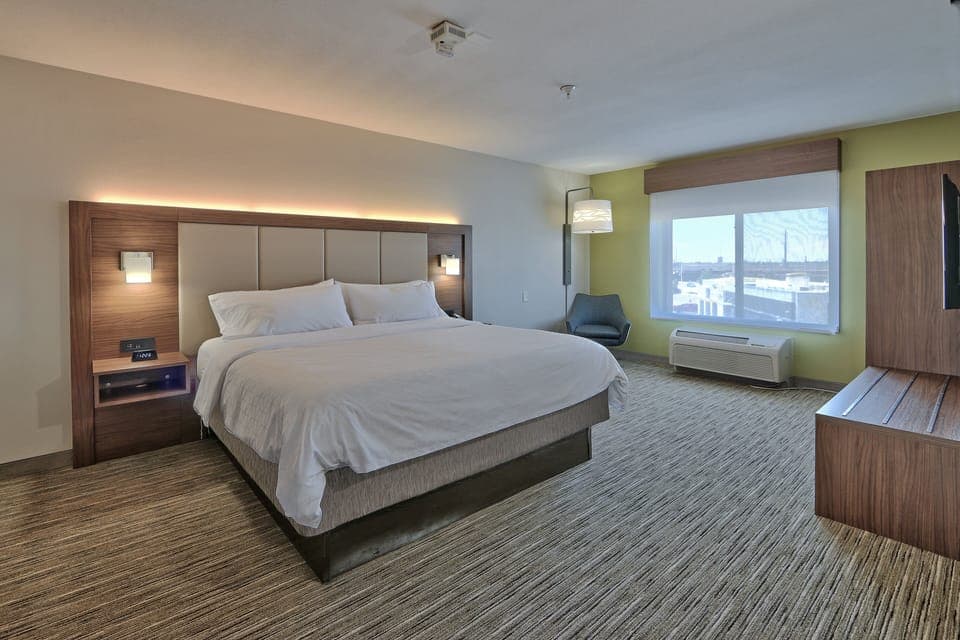 Pillowtop beds, desk, laptop workspace, blackout drapes