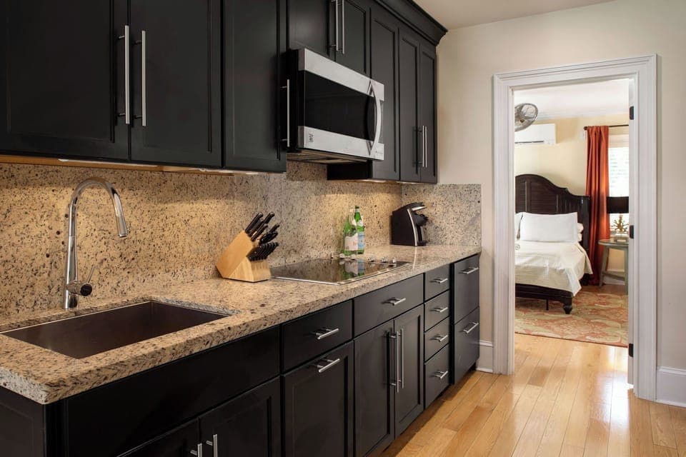 Cottage 4 | Private kitchen | Mini-fridge, coffee/tea maker