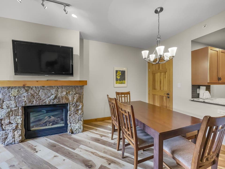 Condo, 1 Bedroom | Dining