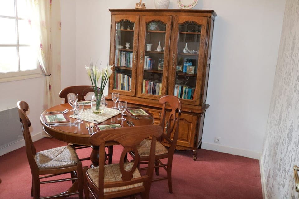Dining room for up to 6 people