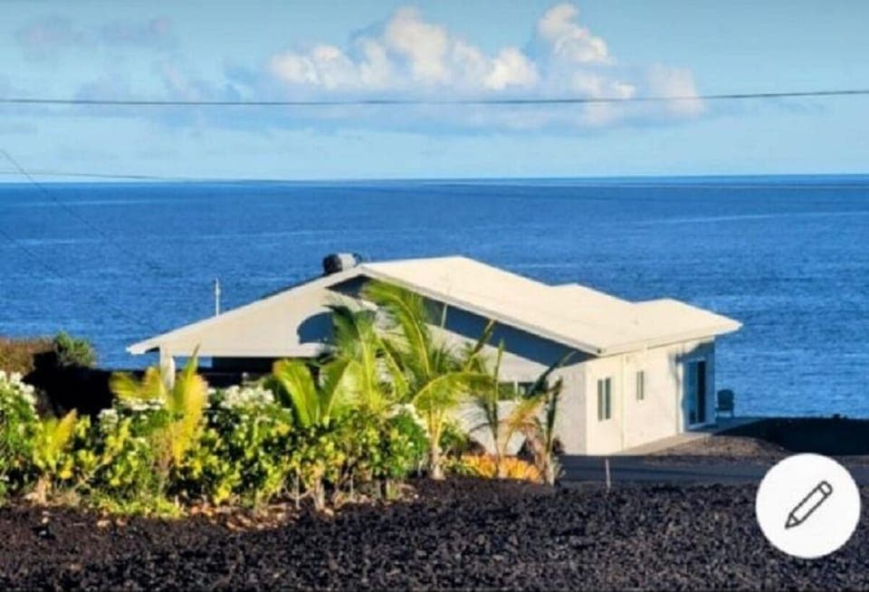 Right on the Ocean with complete privacy !