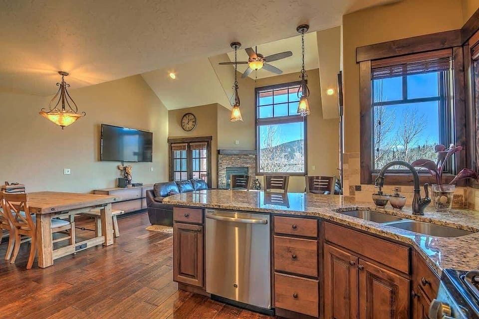 Beautiful Kitchen & Dining Area