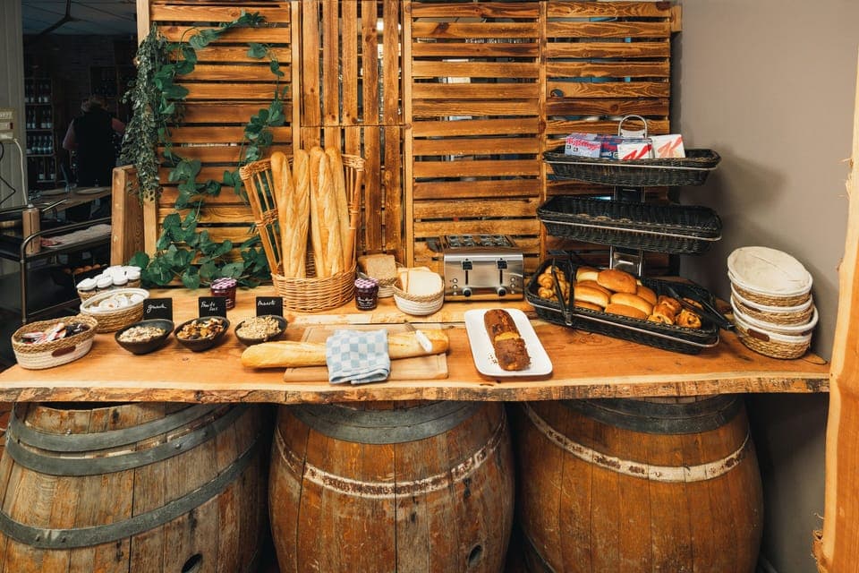 Daily continental breakfast (EUR 12 per person)