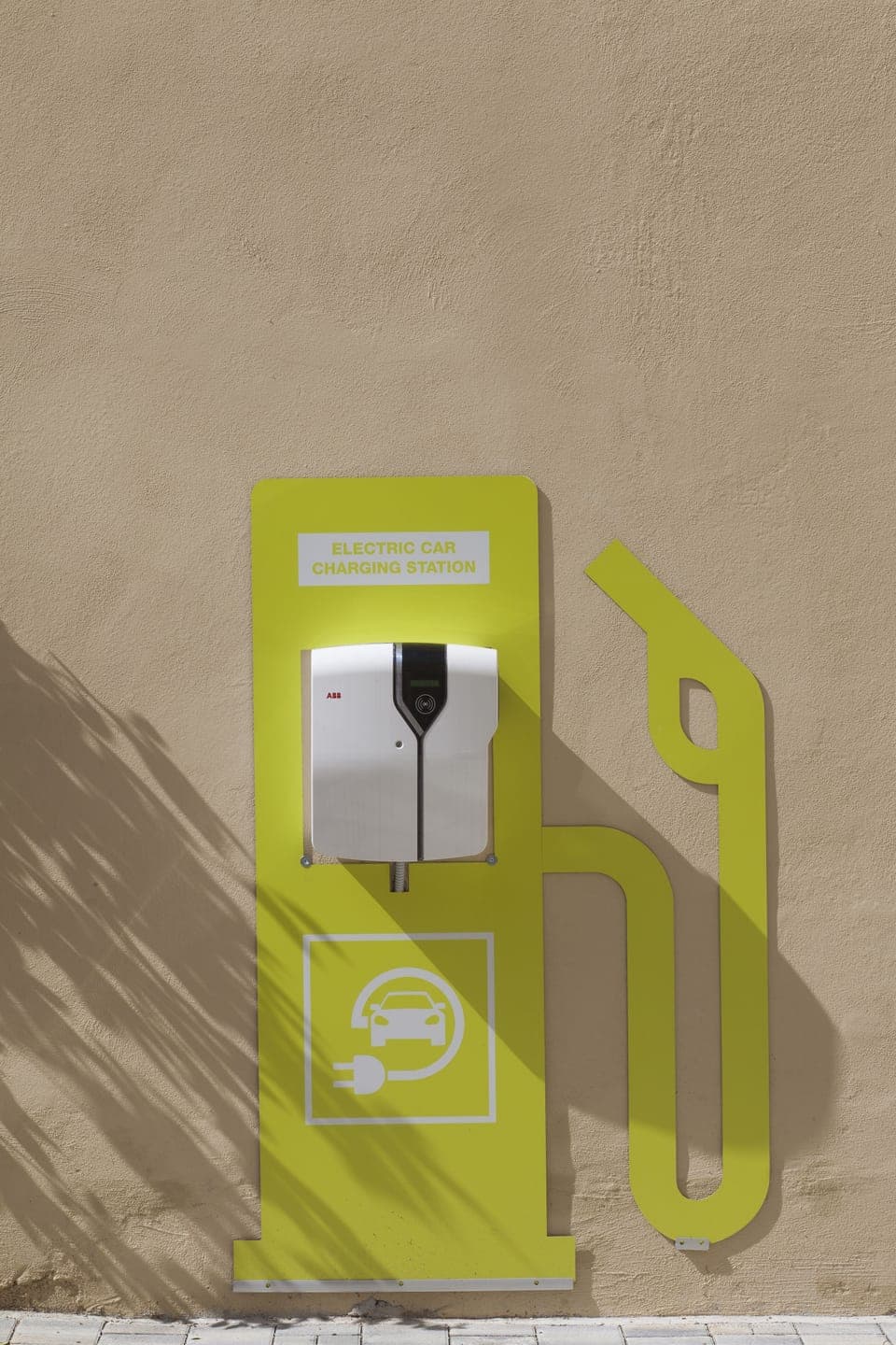 Electric vehicle charging station
