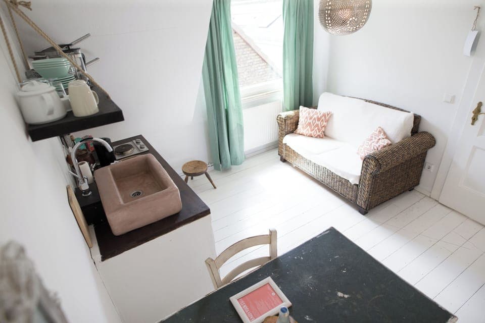 Junior Apartment | Private kitchen | Fridge, stovetop, coffee/tea maker, cookware/dishes/utensils