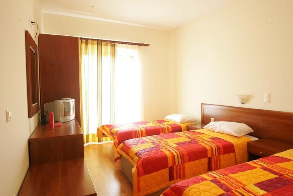 Triple Room | Minibar, desk, soundproofing