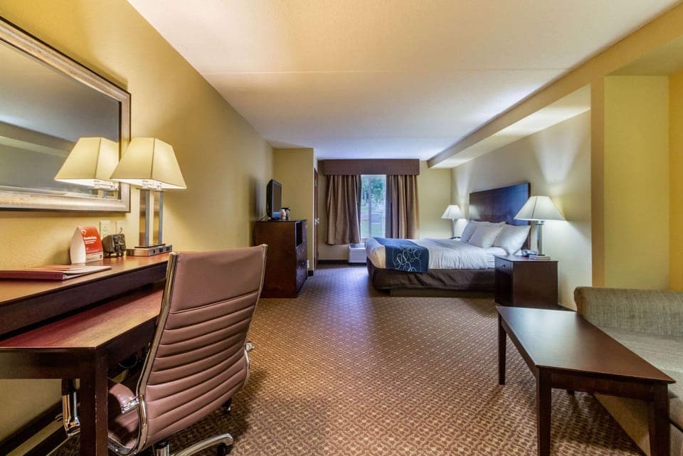 In-room safe, desk, iron/ironing board, free WiFi