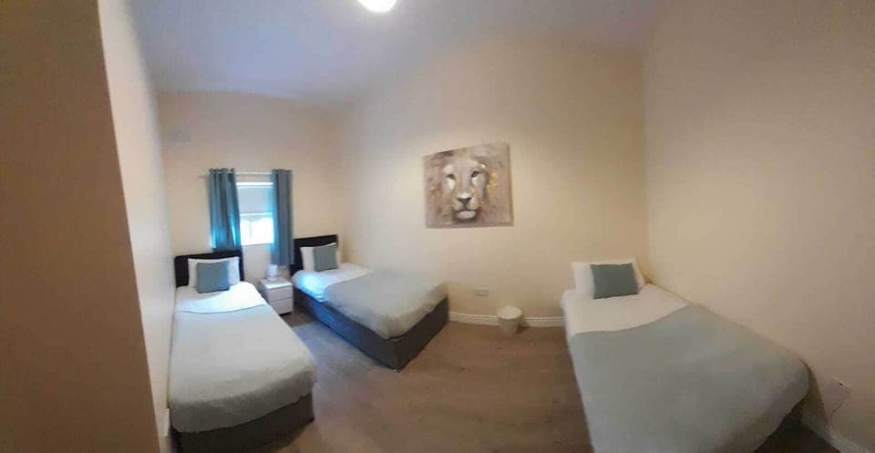 Family Apartment, 2 Bedrooms | 2 bedrooms, premium bedding, iron/ironing board, free cribs/infant beds