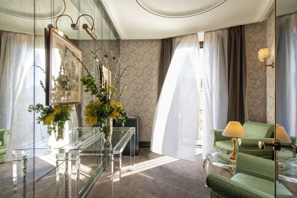 Junior Suite | Living area | TV