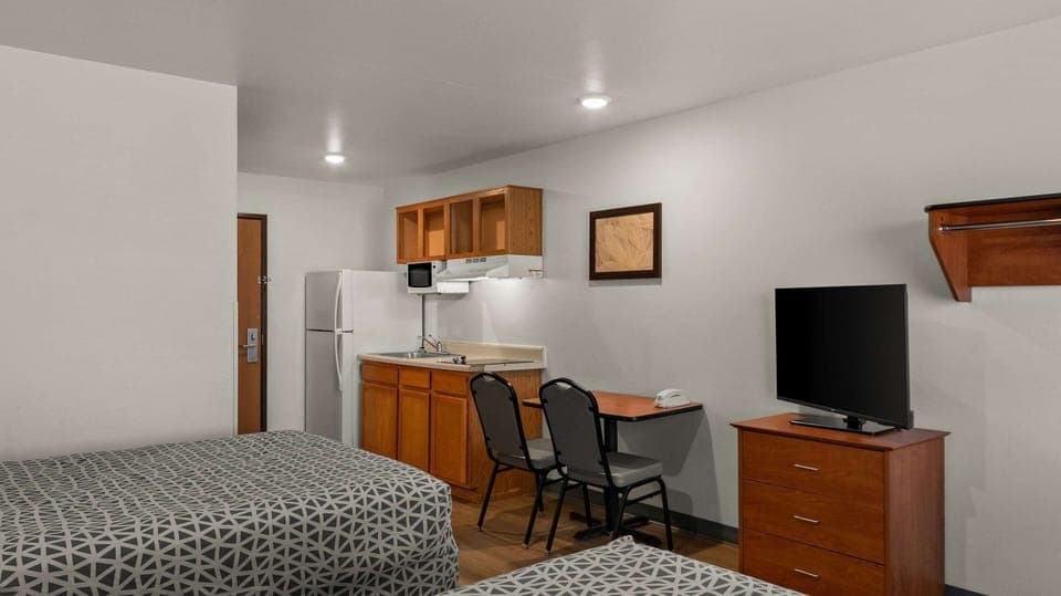 Standard Room, 2 Double Beds, Non Smoking | Desk, free WiFi, bed sheets, alarm clocks