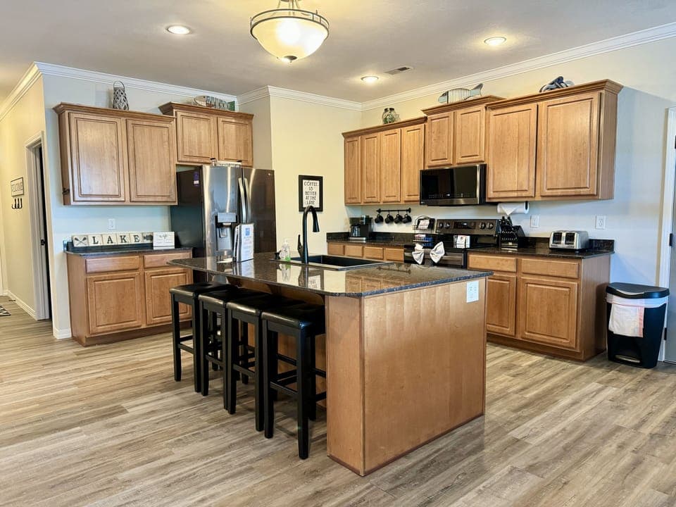 Condo, 3 Bedrooms | Private kitchen | Fridge, microwave, oven, dishwasher