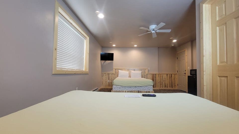 Room #5 | Desk, bed sheets