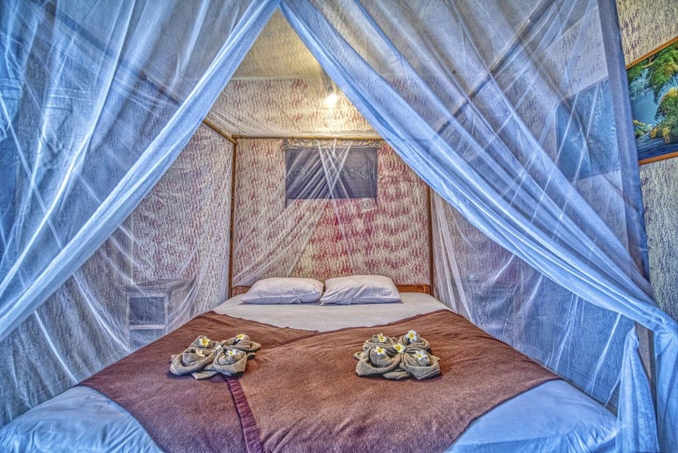 Economy Double Room, 1 Queen Bed, Ocean View, Sea Facing | Bed sheets