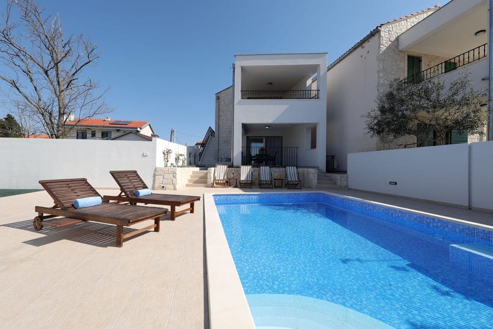 Private pool