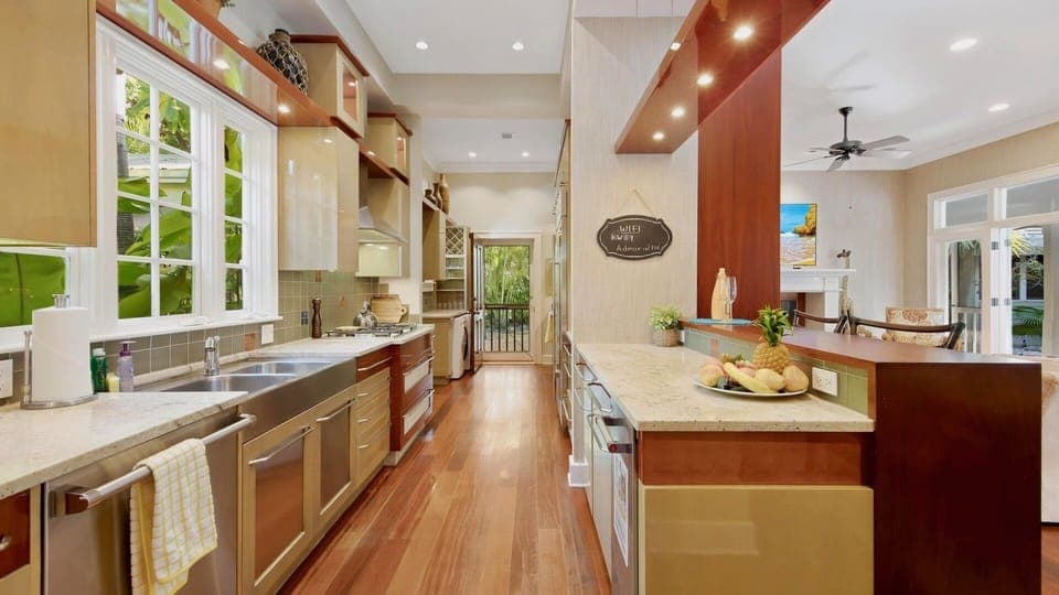 The kitchen is state-of-the-art and suitable for a professional chef with double ovens and a huge Sub Zero fridge/freezer...