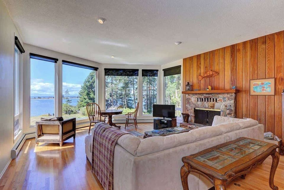Well appointed living room with incredible views and a grand piano.
