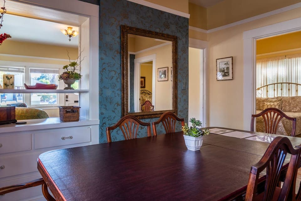 Dining Table - Dining Table