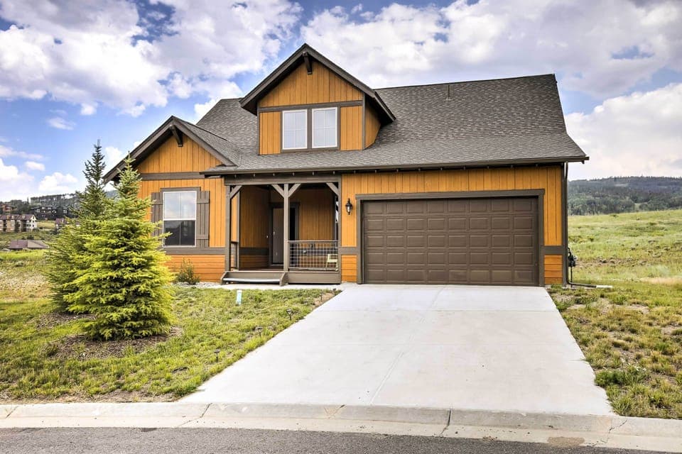 Granby Vacation Rental | 3BR | 3BA | 3,000 Sq Ft | Stairs Required