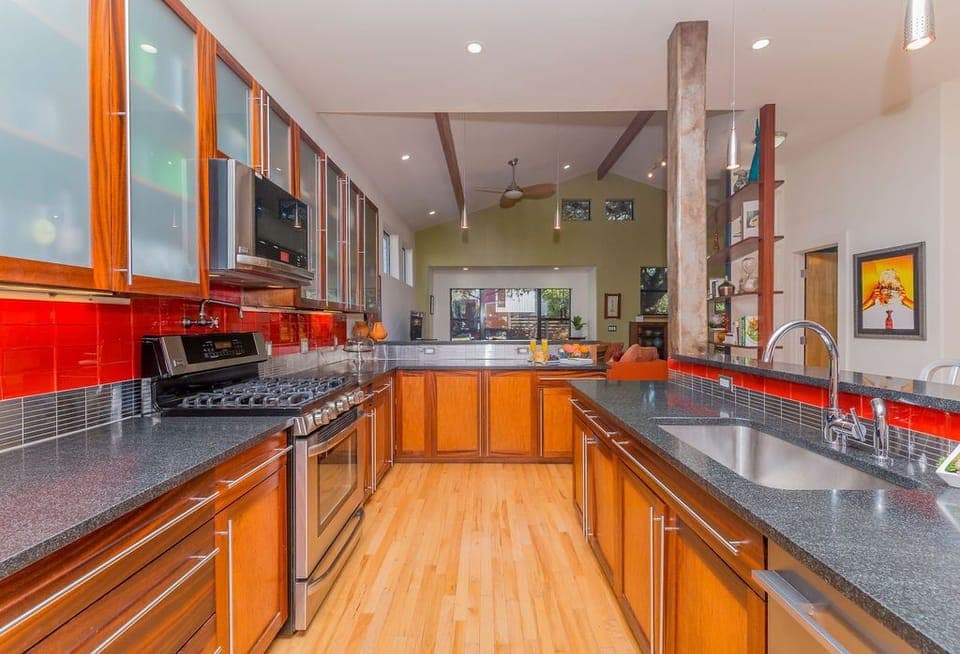 Kitchen - Walker Luxury Vacation Rentals