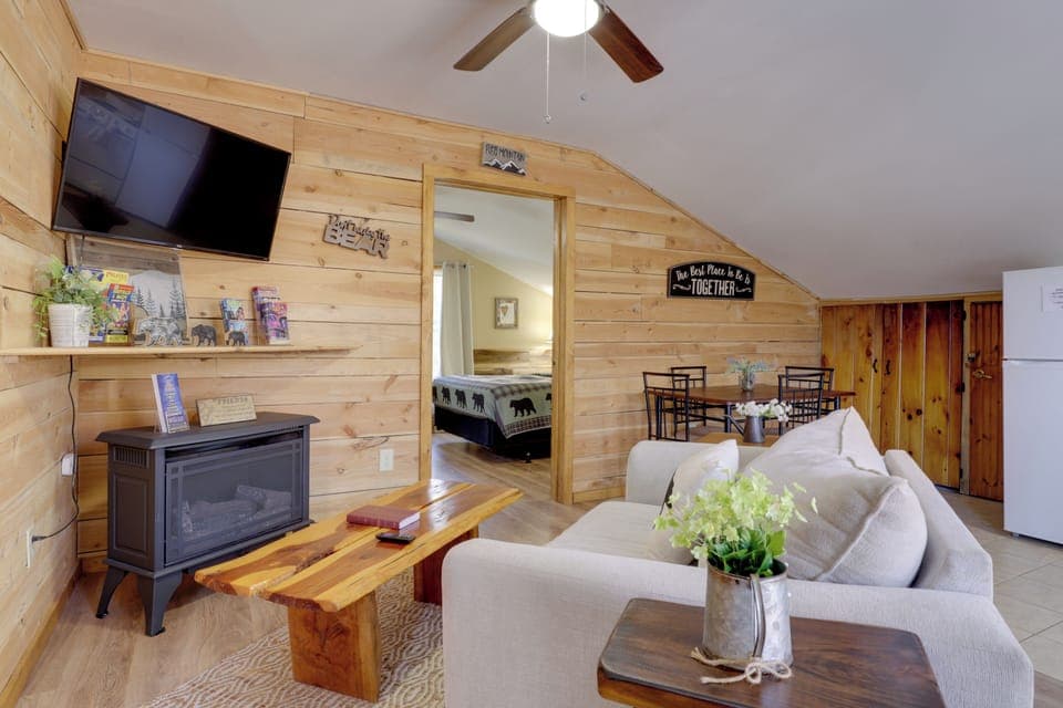 Sevierville Vacation Rental | 1BR | 1BA | 450 Sq Ft | Stairs to Access