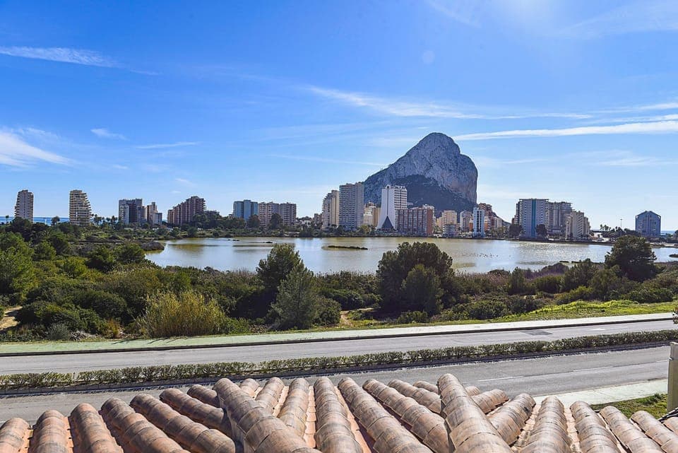 Holiday villa with private pool located in Calpe (Costa Blanca) for 12 people, with six bedrooms and four bathrooms distributed on two independent floors connected by external stairs.INTERIOR: GROUND FLOOR consists of a spacious living room, kitchen with gas hob, a bedroom with double bed, a bedroom with two single beds, a separate bathroom with bathtub and a separate bathroom with shower. The UPPER FLOOR is equipped with a fully equipped kitchen with dishwasher and gas hob, living room, four bedrooms, one with a double bed and the other three with two single beds, and two independent bathrooms with bathtub. The villa has air conditioning in all rooms.EXTERIOR: The villa has a pool with dimensions 8x4, metal stairs and outdoor shower. The pool is surrounded by artificial grass.LOCATION: Located in front of the “Salinas” of Calpe, a privileged area due to its proximity to the various services since a short distance will allow them to access the center of Calpe (2 km), the sandy beach (1 km) and the supermarket (0.5 km).OBERVATIONS: Free WiFi. Pets are allowed up to 12 kg with supplement.