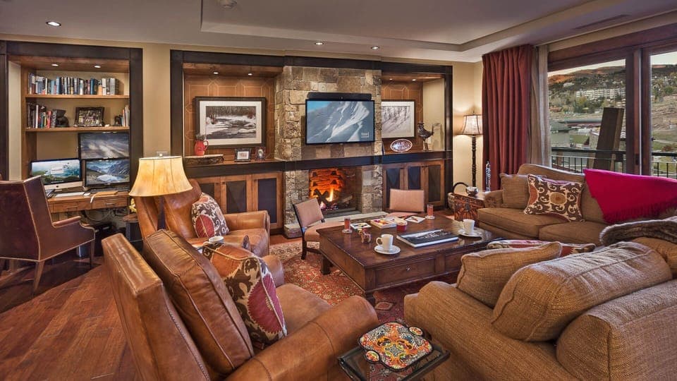 Great Room, Main Level - With fireplace