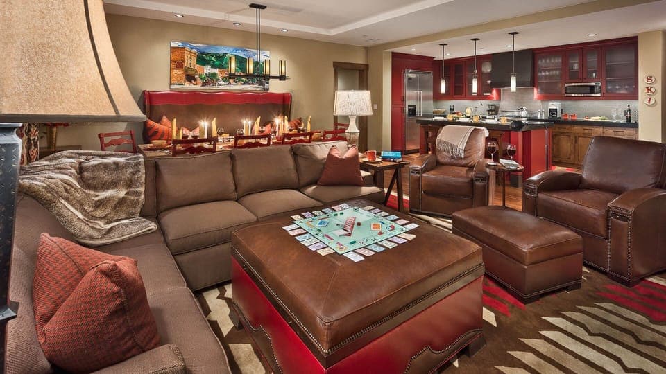 Great Room, Main Level - Sitting area