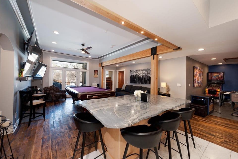 Kitchen, Bar and Main Living Space