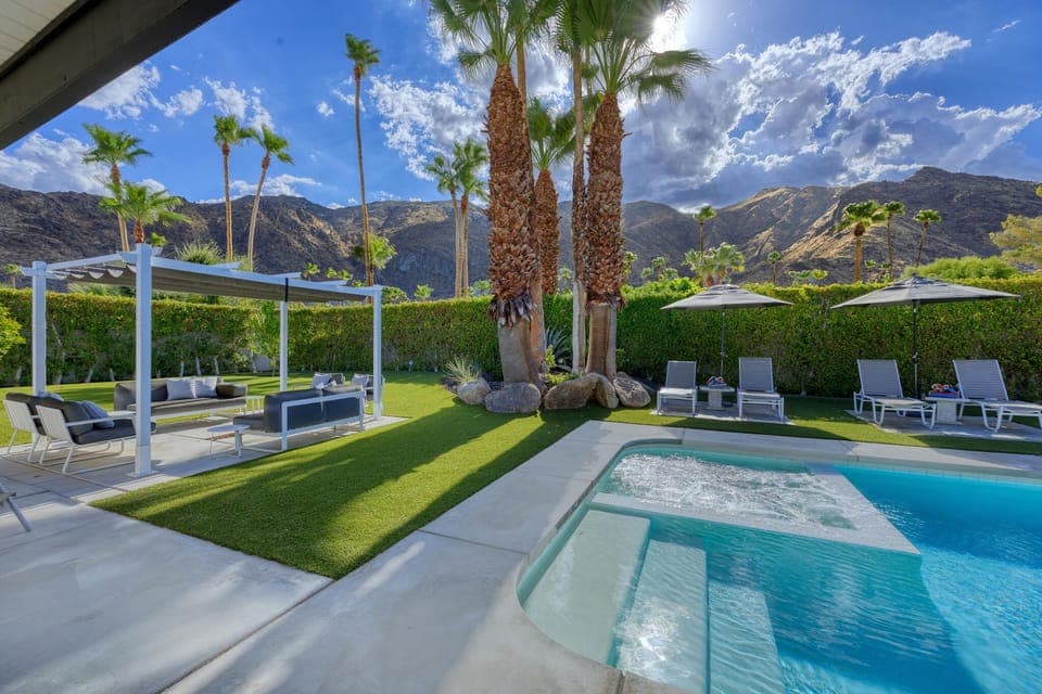 K0018 - Pergola and Mountain Views