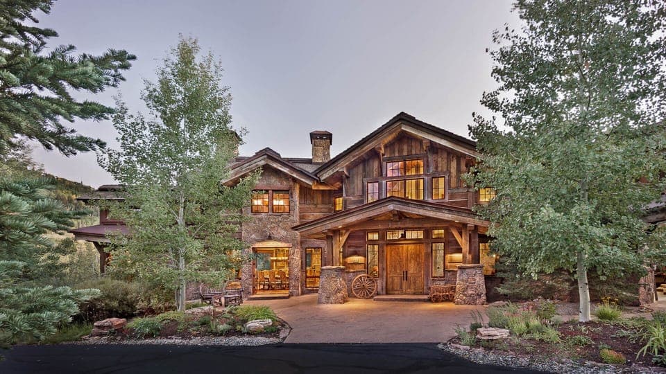 Gold Mine Lodge in Summer