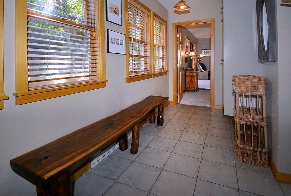 Entry/mudroom