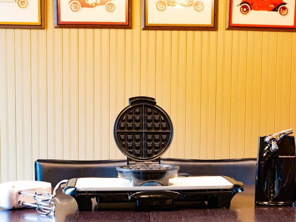 Enjoy making breakfast with this waffle maker and griddle!