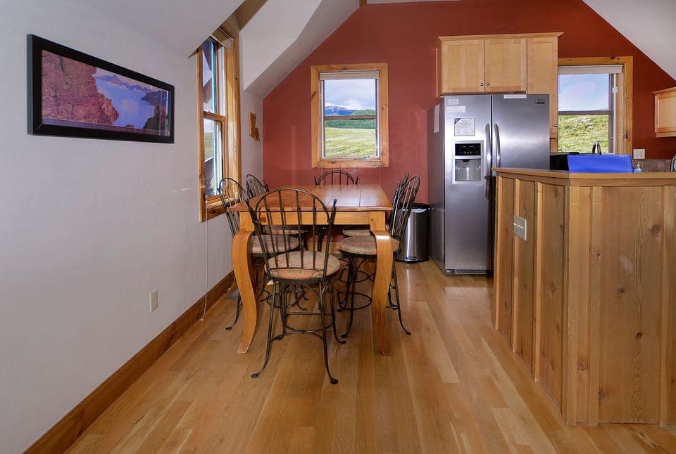 Dining nook, seating for 4
