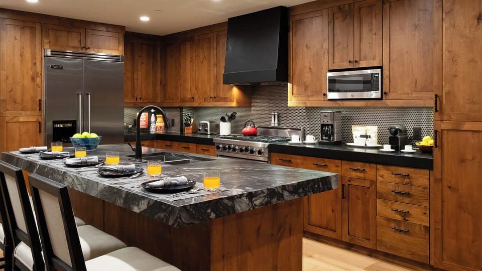 Kitchen, Main Level - Island with seating