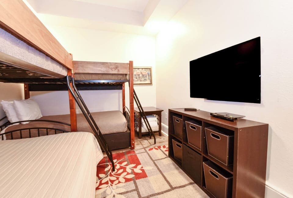 Bella Riva 106 - Guest Bedroom 3 with TV
