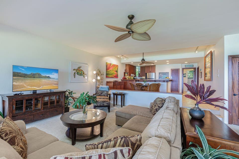 Living room with AC 55" smart tv and cable