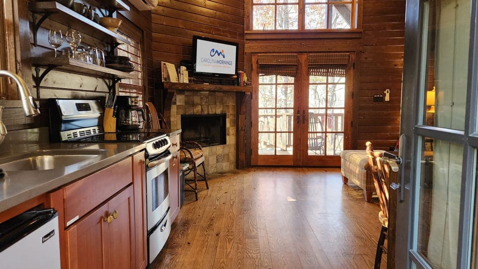 Kitchenette w/ Mini-Fridge