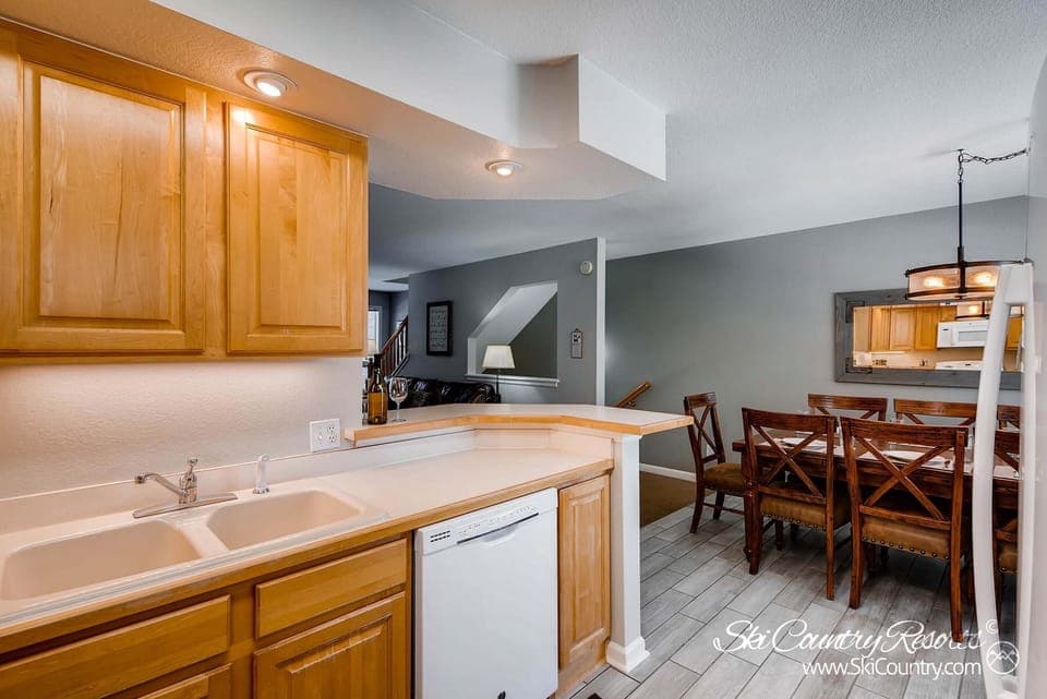 Kitchen/Dining area