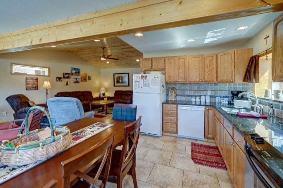 •Fully Appointed Kitchen
•Full Sized Refrigertor
•Full Sized Dishwasher