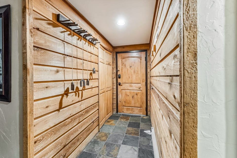 Entryway: Tiled entryway, coat hooks, storage space
