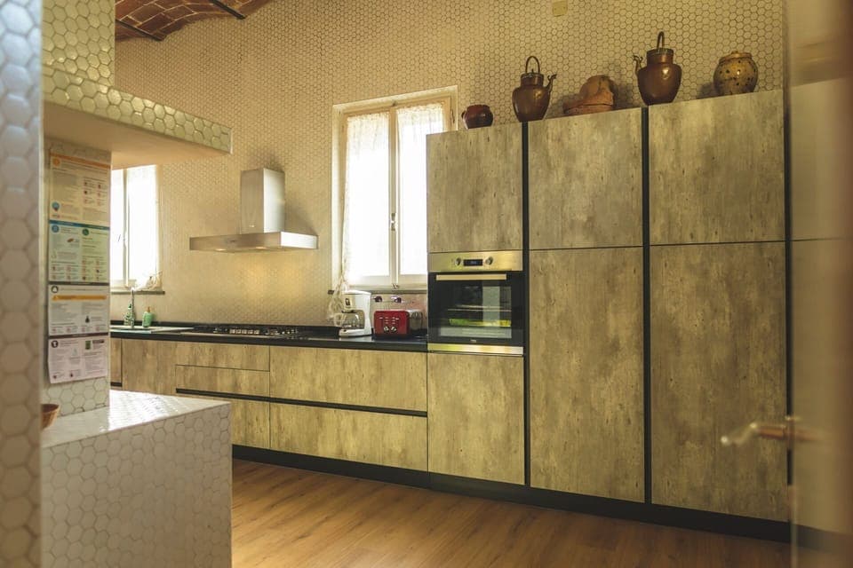 Cabinetry, Countertop, Property, Furniture, Kitchen, Tap, Window, Building, Wood, Interior Design