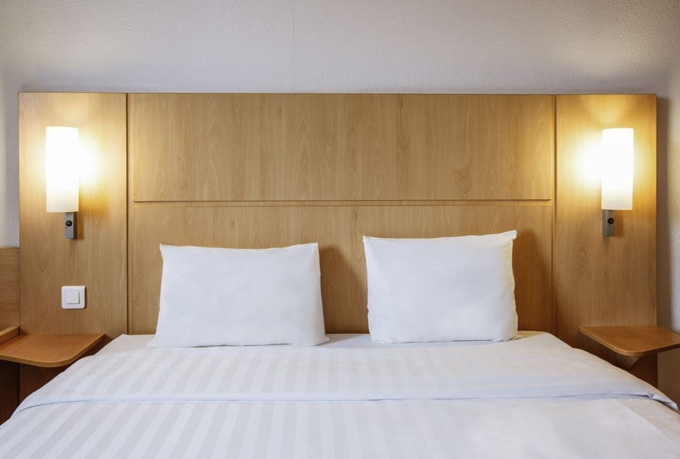 Standard Room, 1 Double Bed | Desk, blackout drapes, soundproofing, iron/ironing board