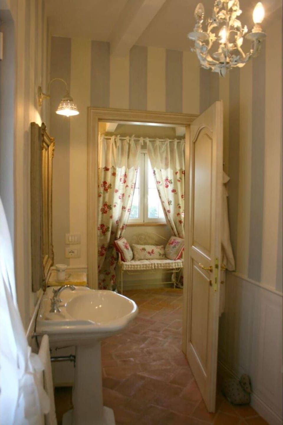 Room, Property, Lighting, Light Fixture, Interior Design, Building, House, Ceiling, Home, Bathroom