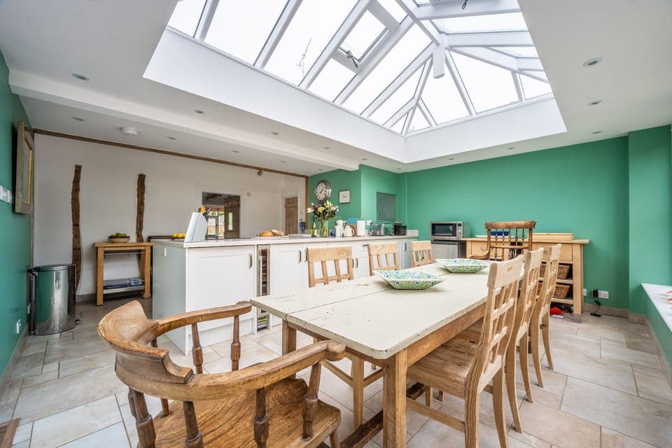 Myrtle Cottage, Friston: A table made for connection and conversation