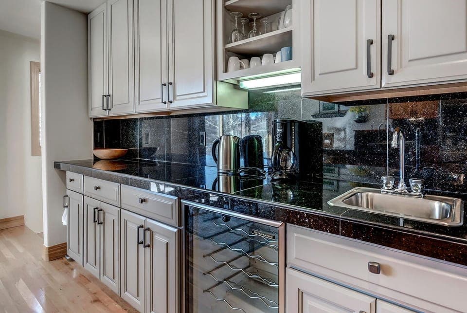 SS333B Wet Bar